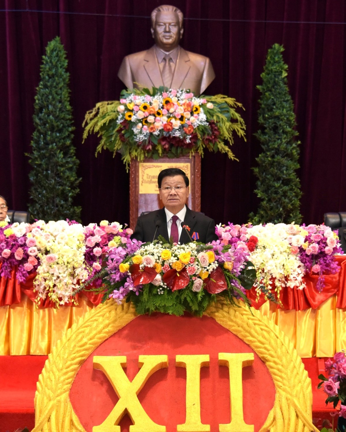 ສູນທອນພົດ ຂອງ ສະຫາຍ ທອງລຸນ ສີສຸລິດ ເລຂາທິການໃຫຍ່ ຄະນະບໍລິຫານງານສູນກາງພັກ ປະທານປະເທດ ແຫ່ງ ສປປ ລາວ ກ່າວຕໍ່ກອງປະຊຸມໃຫຍ່ຜູ້ແທນທົ່ວປະເທດ ຄັ້ງທີ XII ຂອງພັກ image 1 ສນທອນພດ ຂອງ ສະຫາຍ ທອງລນ ສສລດ ເລຂາທການໃຫຍ ຄະນະບລຫານງານສນກາງພກ ປະທານປະເທດ ແຫງ ສປປ ລາວ ກາວຕກອງປະຊມໃຫຍຜແທນທວປະເທດ ຄງທ XII ຂອງພກ - image 1