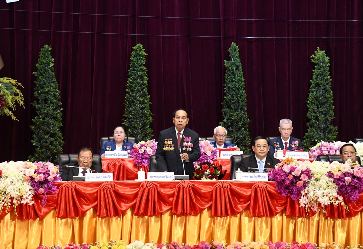 ກອງປະຊຸມໃຫຍ່ ຜູ້ແທນທົ່ວປະເທດ ຄັ້ງທີ XII ຂອງພັກ ເປີດຂຶ້ນຢ່າງສະຫງ່າຜ່າເຜີຍ image 5 ກອງປະຊມໃຫຍ ຜແທນທວປະເທດ ຄງທ XII ຂອງພກ ເປດຂນຢາງສະຫງາຜາເຜຍ - image 5