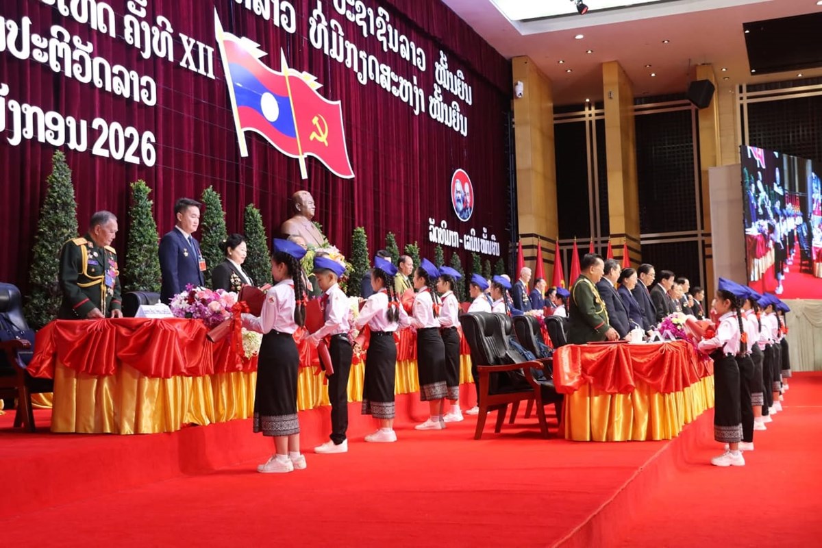 ກອງປະຊຸມໃຫຍ່ ຜູ້ແທນທົ່ວປະເທດ ຄັ້ງທີ XII ຂອງພັກ ເປີດຂຶ້ນຢ່າງສະຫງ່າຜ່າເຜີຍ image 3 ກອງປະຊມໃຫຍ ຜແທນທວປະເທດ ຄງທ XII ຂອງພກ ເປດຂນຢາງສະຫງາຜາເຜຍ - image 3