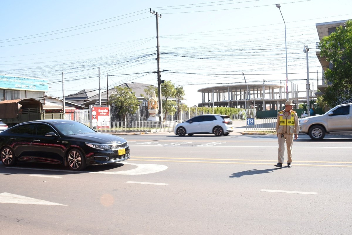 ເຈາໜາທຈະລາຈອນສມໃສອານວຍຄວາມສະດວກກອງປະຊມໃຫຍຜແທນທວປະທດ ຄງທ XII ຂອງພກ - image 3