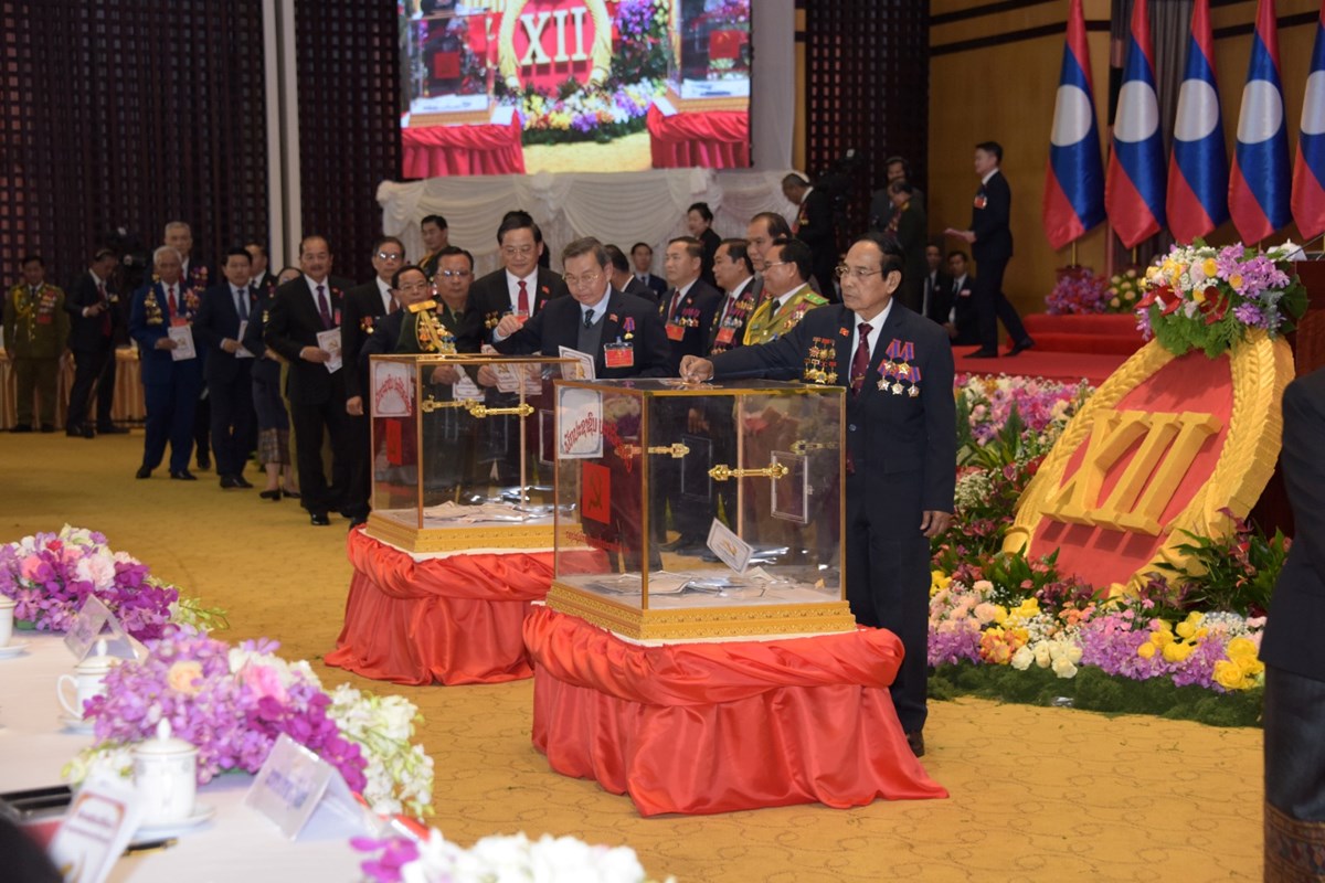 ກອງປະຊຸມໃຫຍ່ ຜູ້ແທນທົ່ວປະເທດ ຄັ້ງທີ XII ຂອງພັກ ປ່ອນບັດເລືອກຕັ້ງເອົາ ຄະນະບໍລິຫານງານສູນກາງພັກ ຊຸດໃໝ່ image 1 ກອງປະຊມໃຫຍ ຜແທນທວປະເທດ ຄງທ XII ຂອງພກ ປອນບດເລອກຕງເອາ ຄະນະບລຫານງານສນກາງພກ ຊດໃໝ - image 1