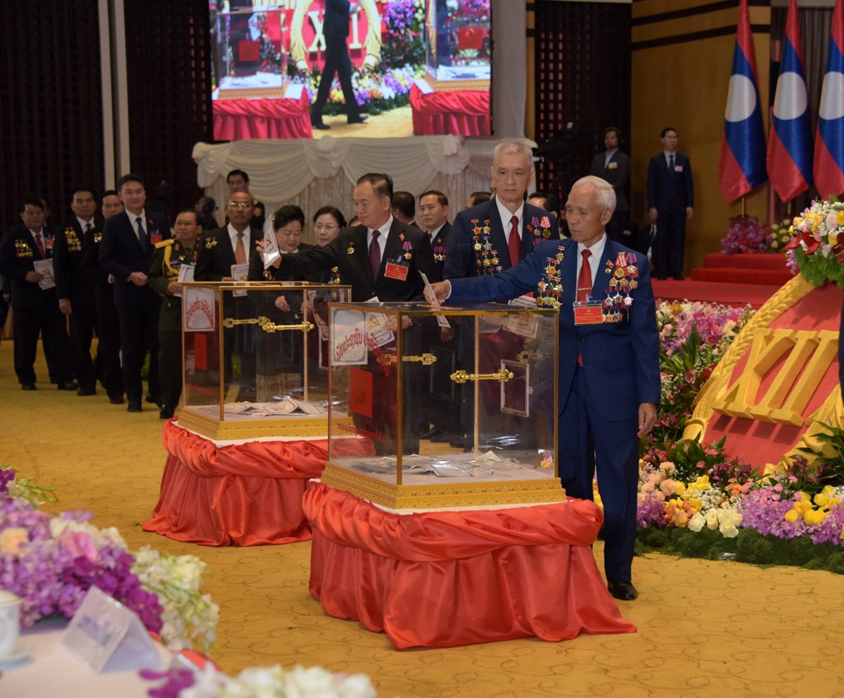 ກອງປະຊຸມໃຫຍ່ ຜູ້ແທນທົ່ວປະເທດ ຄັ້ງທີ XII ຂອງພັກ ປ່ອນບັດເລືອກຕັ້ງເອົາ ຄະນະບໍລິຫານງານສູນກາງພັກ ຊຸດໃໝ່ image 4 ກອງປະຊມໃຫຍ ຜແທນທວປະເທດ ຄງທ XII ຂອງພກ ປອນບດເລອກຕງເອາ ຄະນະບລຫານງານສນກາງພກ ຊດໃໝ - image 4