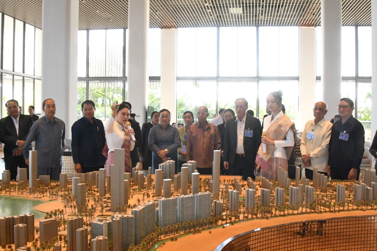 ແຂກ​ຖກ​ເຊນ ກອງປະຊມໃຫຍ ຄງທ XII ຂອງ​ພກ ຢຽມຢາມເຂດເສດຖະກດ ນວ - image 2