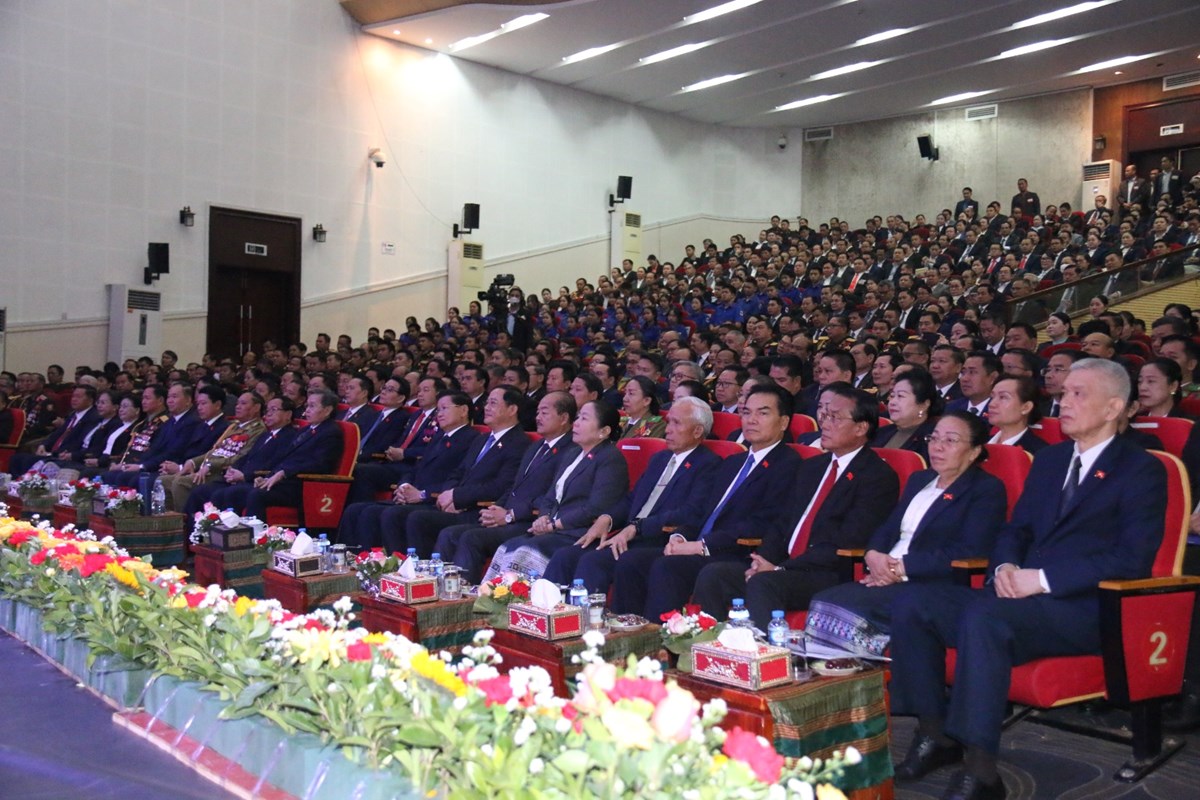 ໂຮມຊຸມນຸມຊົມເຊີຍຜົນສຳເລັດກອງປະຊຸມໃຫຍ່ຜູ້ແທນທົ່ວປະເທດ ຄັ້ງທີ XII ຂອງພັກ image 4 ໂຮມຊມນມຊມເຊຍຜນສຳເລດກອງປະຊມໃຫຍຜແທນທວປະເທດ ຄງທ XII ຂອງພກ - image 4