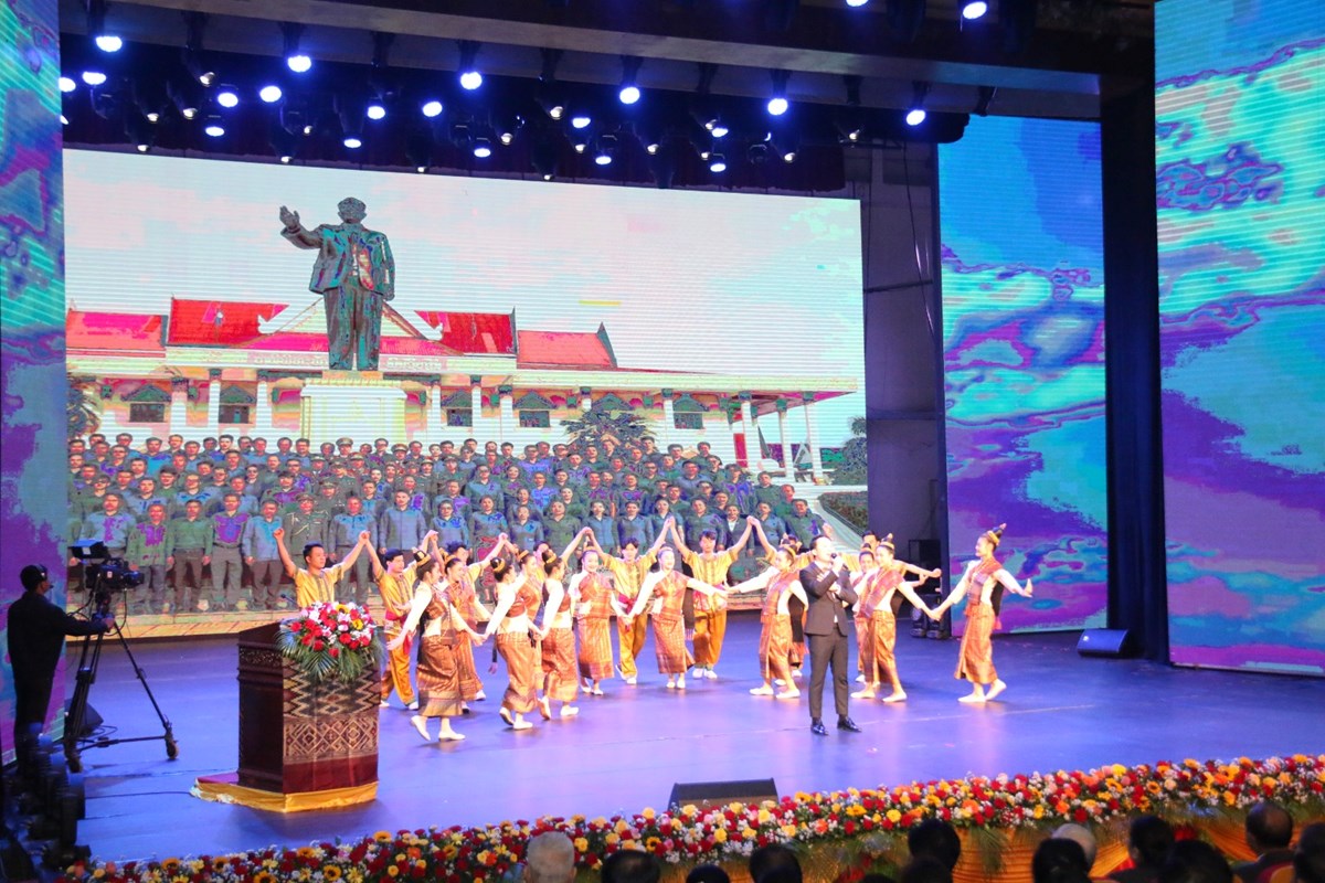 ໂຮມຊຸມນຸມຊົມເຊີຍຜົນສຳເລັດກອງປະຊຸມໃຫຍ່ຜູ້ແທນທົ່ວປະເທດ ຄັ້ງທີ XII ຂອງພັກ image 5 ໂຮມຊມນມຊມເຊຍຜນສຳເລດກອງປະຊມໃຫຍຜແທນທວປະເທດ ຄງທ XII ຂອງພກ - image 5