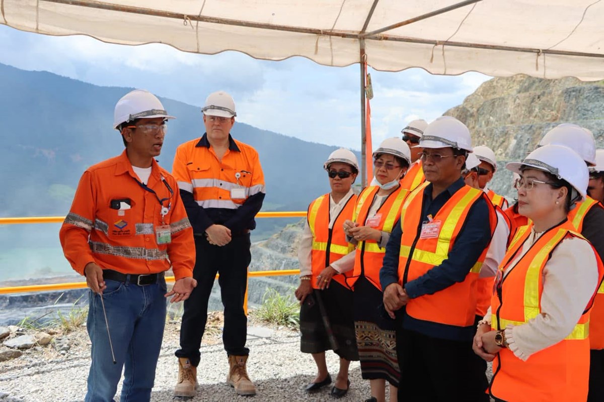 ຮອງປະທານປະເທດ ຢ້ຽມຢາມໂຄງການຫ້ວຍຊາຍ ບໍລິສັດພູເບ້ຍ image 1 ຮອງປະທານປະເທດ ຢຽມຢາມໂຄງການຫວຍຊາຍ ບລສດພເບຍ - image 1