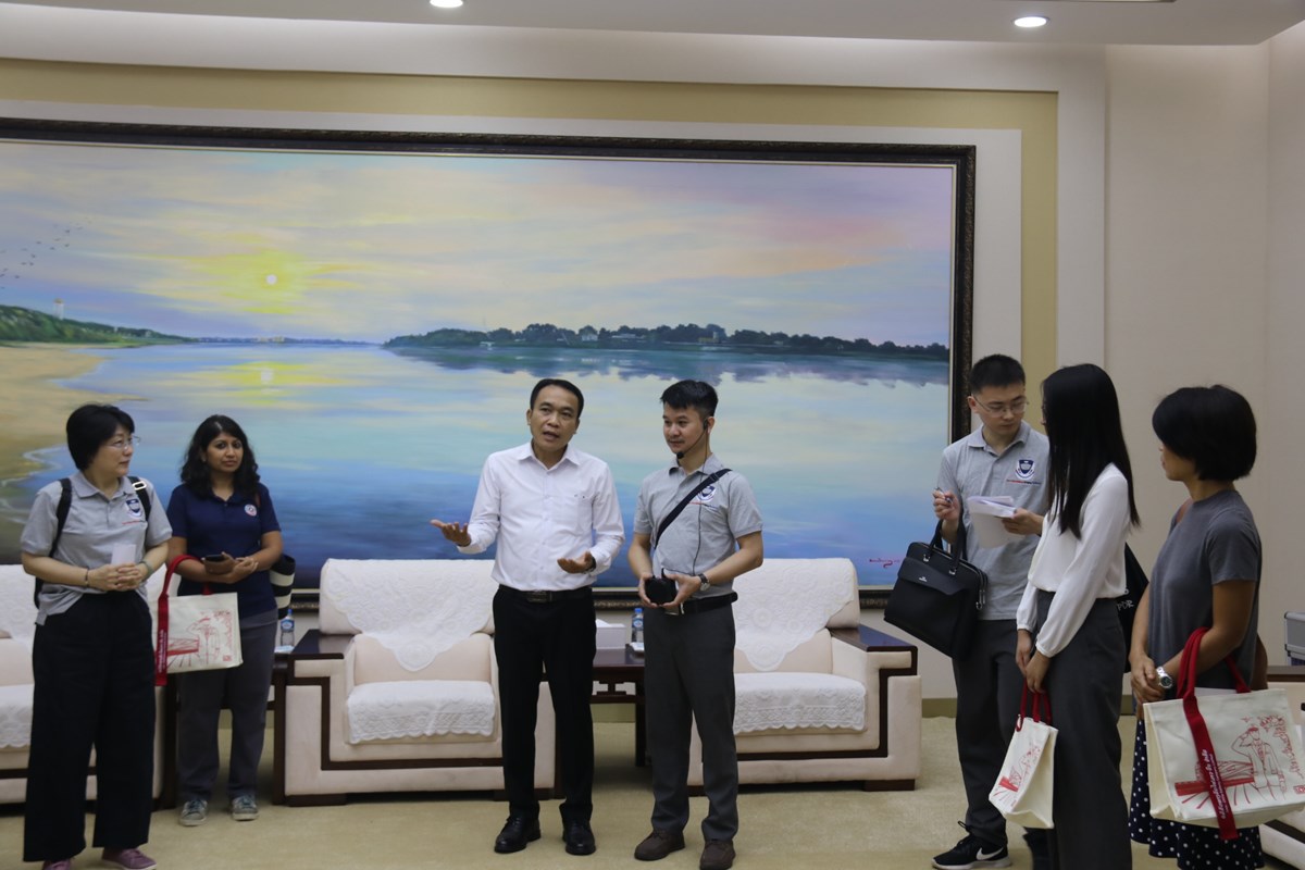 ສະຖານທດຈນ ແລະ ອງການຈດຕງສາກນຢຽມຢາມທດສະນະສກສາເສນທາງລດໄຟລາວ-ຈນ - image 1