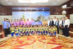 ນວ ມອບເງິນ 40 ລ້ານກີບ ສົ່ງເສີມທີມ ເບ ສະຫວັນ ທີ່ສ້າງຜົນງານໄດ້ແຊັມເຕະບານນາໆຊາດ ທີ່ ສສ ຫວຽດນາມ
