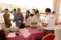 ແຂວງເຊກອງ ຈັດກິດຈະກໍາຂາຍສິນຄ້າຫຼຸດລາຄາທ້ອງຕະຫຼາດ