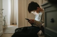 ເດັກນ້ອຍທີ່ຕິດໜ້າຈໍ ສ່ຽງຕໍ່ໂຣກຫົວໃຈ - ລະບົບເຜົາຜານ ຫຼາຍກວ່າຜູ້ໃຫຍ່