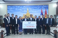 ກຸ່ມບໍລິສັດ ເອໄອເອັຟ ມອບລົດຈັກໃຫ້ຄະນະພົວພັນຕ່າງປະເທດສູນກາງພັກ