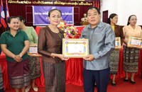 ມອບໃບຢັ້ງຢືນບ້ານພົ້ນທຸກ 38 ບ້ານ ແລະ ບ້ານພັດທະນາ 18 ບ້ານ ຂອງເມືອງໄຊຍະບູລີ