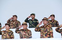 ກໍາລັງ ປກຊ-ປກສ ສະແດງທົດລອງການສວນສະໜາມ ສະຫຼອງວັນສະຖາປະນາ ສປປ ລາວ ຄົບຮອບ 50 ປີ