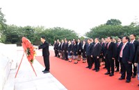 ອົງການກາແດງແຫ່ງຊາດລາວ ວາງພວງມະລາ ແລະ ວາງກະຕ່າດອກໄມ້ໃນໂອກາດຂໍ່ານັບຮັບຕ້ອນ ກອງປະຊຸມໃຫຍ່ຜູ້ແທນອົງຄະນະພັກ