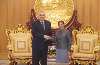 ຮອງປະທານປະເທດ ຕ້ອນຮັບການເຂົ້າຢ້ຽມຂໍ່ານັບອໍາລາຂອງທູດຣັດເຊຍ