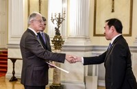 ທ່ານ ດາວວີ ວົງໄຊ ຍື່ນສານຕາຕັ້ງຕໍ່ ປະທານາທິບໍດີ ສ ເກຣັກ