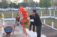 ການນໍາພັກ-ລັດ ວາງພວງມາລາຢູ່ອານຸສາວະລີນັກຮົບນິລະນາມ ແລະ ວາງກະຕ່າດອກໄມ້ ຢູ່ອານຸສາວະລີປະທານ ໄກສອນ ພົມວິຫານ