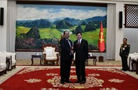 ສະຫາຍ ທອງລຸນ ສີສຸລິດ ຕ້ອນຮັບສົມເດັດປີໄຈ ເສນາ ເຕຍບັນ