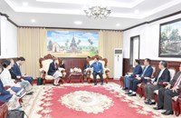 ເຈົ້າແຂວງສະຫວັນນະເຂດ ສົນທະນາໃນຫຼາຍບັນຫາສຳຄັນຮ່ວມກັບທ່ານເອກອັກຄະລັດຖະທູດອົດສະຕຣາລີປະຈຳ ສປປ ລາວ