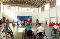 ເປີດສາກແຂ່ງຂັນຢ່າງຄຶກຄື້ນກິລາບານບ້ວງລໍ້ເລື່ອນຄົນພິການ