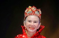 ທ່ານ​ນາງ ອາ​ດີ​ນາ ມະຫາວົງ ໄດ້​ຮັບ​ລາງວັນ THE WORLD MADAM 2025