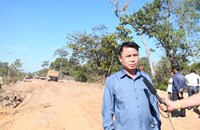 ເມືອງສຸຂຸມາ ສ້ອມແປງເສັ້ນທາງເຂົ້າບ້ານແຊ ຕິດພັນກັບການພັດທະນາບ້ານປະຊາຊົນຢູ່ດີກິນດີ