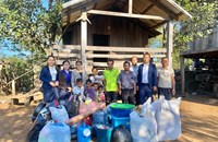 ມອບເຄື່ອງຊ່ວຍເຫລືອ ໃຫ້ຄອບຄົວຜູ້ທຸກຍາກບ້ານໃຫຍ່ນາວາ ເມືອງລະມາມ