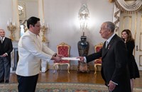 ທູດລາວ ຍື່ນສານຕາຕັ້ງຕໍ່ ປະທານາທິບໍດີ ປອກຕຸຍການ