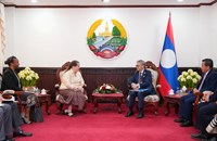 ທ່ານ ທອງສະຫວັນ ພົມວິຫານ ຕ້ອນຮັບເອກອັກຄະລັດຖະທູດ ສະຫະລັດ ອາເມຣິກາ