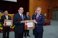 ກະຊວງການຕ່າງປະເທດປະດັບຫຼຽນໄຊແຮງງານ, ຫຼຽນກາ ແລະ ໃບຍ້ອງຍໍ ໃຫ້ແກ່ບຸກຄົນດີເດັ່ນ