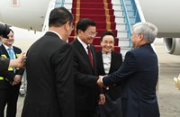 ເລຂາທິການໃຫຍ່ ປະທານປະເທດ ແຫ່ງ ສປປ ລາວ ພ້ອມດ້ວຍພັນລະຍາ ແລະ ຄະນະຜູ້ແທນຂັ້ນສູງ ເດີນທາງເຖິງນະຄອນຫຼວງຮ່າໂນ້ຍ ສສ ຫວຽດນາມ