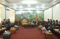 ພະອາຈານໃຫຍ່ຫວຽດນາມເຂົ້າພົບປະທານຄະນະກຳມະການປົກຄອງແຂວງ