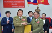 ມອບ-ຮັບໜ້າທີ່ເລຂາຄະນະບໍລິຫານງານພັກ ລັດຖະມົນຕີກະຊວງປ້ອງກັນຄວາມສະຫງົບ