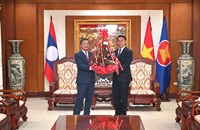 ຫົວໜ້າຄະນະພົວພັນຕ່າງປະເທດສູນກາງພັກ ເຂົ້າອວຍພອນ ທູດຫວຽດນາມ ປະຈໍາ ສປປ ລາວ