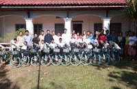 ມອບລົດຖີບ ໃຫ້ນ້ອງນັກຮຽນຊັ້ນປະຖົມສຶກສາ ເຂດຫ່າງໄກສອກຫຼີກ ຢູ່ເມືອງແກ່ນທ້າວ.