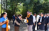 ຄະນະຜູ້ສະໝັກຮັບເລືອກຕັ້ງ ສສຊ ເຂດເລືອກຕັ້ງທີ 15 ແຂວງຈຳປາສັກ​ ແລະ​ ຜູ້ສະໝັກຮັບເລືອກຕັ້ງ ສສຂ​ ສືບຕໍ່ພົບປະຜູ້ມີສິດເລືອກຕັ້ງຢູ່ບ້ານນາຫຼົ້ງ