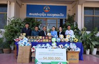 ສະຖາບັນການເງິນຈຸລະພາກ ສຸລິວົງ ມອບອຸປະກອນກິລາໃຫ້ ສະພາປະຊາຊົນ ແຂວງສາລະວັນ