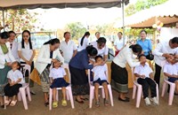 ເຊກອງ ເປີດຂະບວນການ ວສຊ ໃຫ້ວັກຊີນກັນພະຍາດເປ້ຍຫຼ່ອຍ