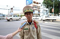 ຈະລາຈອນ ນວ ເອົາໃຈໃສ່ແນະນຳຜູ້ໃຊ້ລົດ-ໃຊ້ຖະໜົນ  ໄລຍະປັບປ່ຽນທິດທາງການສັນຈອນໃໝ່