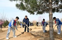 ພວກ​ເຮົາ​ທຸກ​ຄົນ​ຕ່າງ​ກໍ​ເປັນ​ຜູ້​ໄດ້​ຮົ່ມ​ເຢັນແຕ່​ຍິ່ງ​ຄວນ​ເປັນ​ຜູ້​ປູກ​ໄມ້