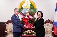 ທ່ານ ທອງສະຫວັນ ພົມວິຫານ ຕ້ອນຮັບ ທູດໄທ ເຂົ້າຊົມເຊີຍ