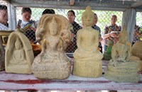 ຊາວເມືອງໄຊພູທອງ ອັນເຊີນພະເຈົ້າແຖ່ນຄໍາເຫຼືອງ ລົງຫົດສົງເປັນເວລາ 7 ວັນ