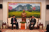 ຜູ້ປະຈໍາການຄະນະເລຂາທິການສູນກາງພັກ ຕ້ອນຮັບຄະນະຜູ້ແທນຫວຽດນາມ