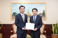 ຮອງລມຕ ກະຊວງການຕ່າງປະເທດ ຮັບການຍື່ນສັນຍາບັດແຕ່ງຕັ້ງຈາກກົງສຸນໃຫຍ່ ກຳປູເຈຍ ປະຈຳແຂວງຈຳປາສັກຄົນໃໝ່