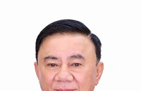 ຊີວະປະຫວັດຫຍໍ້