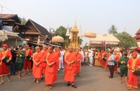 ມວນຊົນຊາວຫຼວງພະບາງ ອັງເຊີນອົງພະບາງພຸດທະຣາວັນ ກັບຄືນປະດິດສະຖານທີ່ຫໍພະບາງ