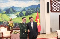 ສະຫາຍ ທອງລຸນ ສີສຸລິດ ຕ້ອນຮັບຮອງລັດຖະມົນຕີ​ກະຊວງ​ປ້ອງກັນ​ປະເທດ​ຫວຽດນາມ​