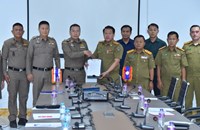 ມອບຜູ້ຖືກຫາຫຼິ້ນການພະນັນຕ້ອງຫ້າມ 100 ກວ່າຄົນໃຫ້ທາງການໄທ