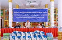 ປະທານສະພາແຫ່ງຊາດ ມອບເຄື່ອງຊ່ວຍເຫຼືອບັນເທົາທຸກໃຫ້ຜູ້ປະສົບໄພພາຍຸໝາກເຫັບ ຢູ່ເມືອງສີໂຄດຕະບອງ