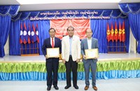 ມອບ-ຮັບໃບຢັ້ງຢືນໜ່ວຍພັກ ປອດໃສ ເຂັ້ມແຂງ ໜັກແໜ້ນ